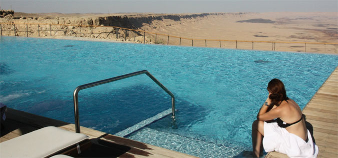 הנוף מהבריכה למכתש