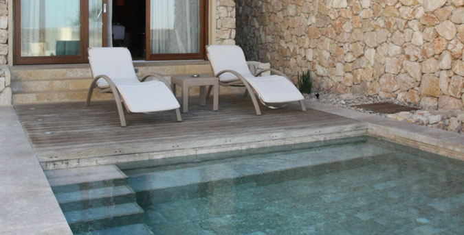 הבריכה הפרטית בחדר